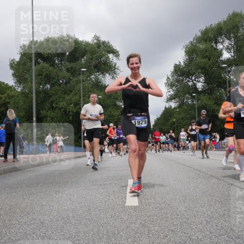 29.06.2025 - hella hamburg halbmarathon Luisa Fischer http://msf.ph/oto/8474787 29.06.2025 10:46:11 Kennedybrücke 1929, 8161, 17380, 1150, 1656, 1929, 2401, 2450, 2580, 2940, 2941, 4092, 4778, 5403, 6764, 6837, 7515, 7557, 8000, 8161, 8435, 10008, 10697, 10734 meine-sportfotos.de