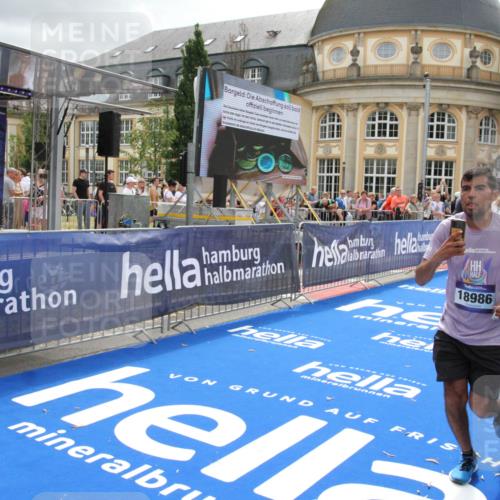 29.06.2025 - hella hamburg halbmarathon Michael Strokosch http://msf.ph/oto/8474799 29.06.2025 10:38:16 Ziel 1688, 2849, 5091, 7743, 8002, 14688, 17623, 18584, 18986 meine-sportfotos.de