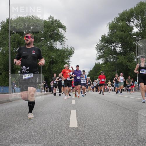 29.06.2025 - hella hamburg halbmarathon Luisa Fischer http://msf.ph/oto/8474838 29.06.2025 10:46:15 Kennedybrücke 6120, 8435, 2450, 8161, 1150, 1656, 2450, 2580, 4334, 4778, 4891, 4892, 5268, 5403, 6764, 7515, 7557, 8161, 8435, 10008, 10697, 10734 meine-sportfotos.de