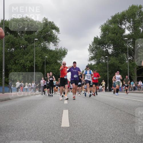 29.06.2025 - hella hamburg halbmarathon Luisa Fischer http://msf.ph/oto/8474855 29.06.2025 10:46:16 Kennedybrücke 140, 115, 7557, 8435, 4334, 146, 2450, 10899, 8161, 1150, 1656, 2450, 2580, 4334, 4891, 4892, 5268, 6764, 7515, 7557, 8161, 8435, 9304, 10008, 10734 meine-sportfotos.de