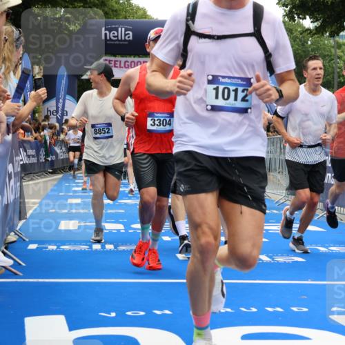 29.06.2025 - hella hamburg halbmarathon Strokosch-Dieckow http://msf.ph/oto/8474870 29.06.2025 10:47:28 Ziel 51, 1012, 1070, 1320, 1592, 1696, 2274, 2284, 2839, 2869, 2953, 3304, 5532, 5650, 5889, 6009, 8023, 8234, 8693, 8852, 8927, 9305, 10423, 10969, 11021, 11077, 11491, 12870, 13223, 13303, 14619, 15350, 15451, 15479, 15923, 16089, 16819, 17846, 17905, 18104, 18758, 18974, 19181 meine-sportfotos.de