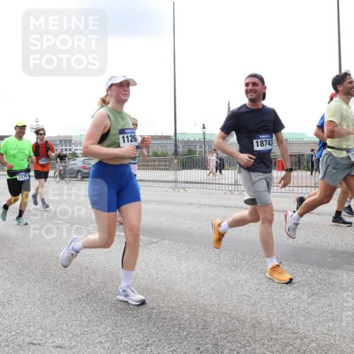 29.06.2025 - hella hamburg halbmarathon Lena Gebhardt http://msf.ph/oto/8474909 29.06.2025 10:33:12 Lombardsbrücke 371, 1324, 2276, 12039, 1126, 18743, 187, 1078, 1237, 1324, 1732, 1764, 1995, 2038, 2054, 2059, 2085, 2276, 2838, 2959, 3341, 3391, 3422, 3708, 3753, 3812, 3871, 4030, 4096, 4164, 4445, 4446, 4555, 4650, 5110, 5180, 5581, 5917, 6040, 6773, 6861, 7387, 7705, 7982, 8170, 8595, 8839, 9034, 9143, 9258, 9289, 9471, 9542, 9591, 9592, 9750, 9768, 9780, 11229, 11260, 11713, 11756, 11826, 12039, 12423, 12424, 14305, 14743, 15951 meine-sportfotos.de