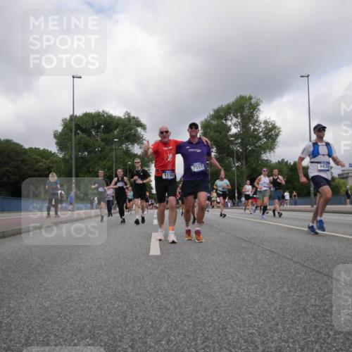 29.06.2025 - hella hamburg halbmarathon Luisa Fischer http://msf.ph/oto/8474917 29.06.2025 10:46:19 Kennedybrücke 1150, 7557, 8435, 2450, 2580, 4334, 4891, 4892, 5268, 7557, 8161, 8435, 9304 meine-sportfotos.de