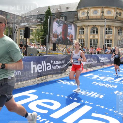 29.06.2025 - hella hamburg halbmarathon Michael Strokosch http://msf.ph/oto/8474918 29.06.2025 10:38:21 Ziel 1042, 1688, 2849, 3431, 6095, 7110, 7743, 8002, 14688, 18584 meine-sportfotos.de