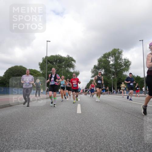 29.06.2025 - hella hamburg halbmarathon Luisa Fischer http://msf.ph/oto/8474992 29.06.2025 10:46:23 Kennedybrücke 1624, 16612, 14126, 15, 18540, 16892, 16279, 2450, 3283, 3764, 4334, 4353, 4891, 4892, 5268, 8233, 9304, 10536 meine-sportfotos.de