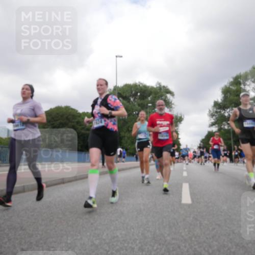 29.06.2025 - hella hamburg halbmarathon Luisa Fischer http://msf.ph/oto/8475011 29.06.2025 10:46:24 Kennedybrücke 16612, 2450, 3283, 3764, 4334, 4353, 4891, 4892, 5268, 5755, 8233, 9304, 10536 meine-sportfotos.de