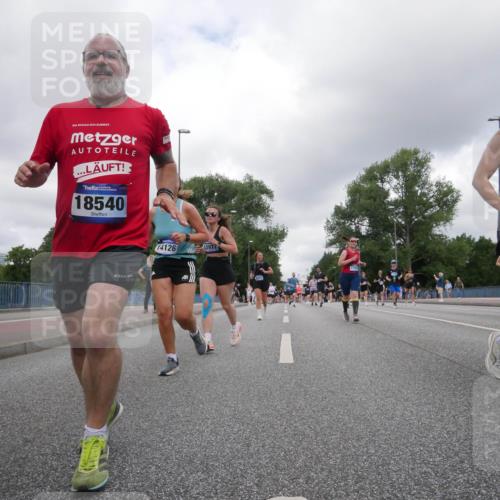 29.06.2025 - hella hamburg halbmarathon Luisa Fischer http://msf.ph/oto/8475044 29.06.2025 10:46:26 Kennedybrücke 18540, 14126, 15977, 1734, 16892, 1310, 3283, 3764, 4353, 4891, 4892, 5755, 8233, 9304, 10536 meine-sportfotos.de