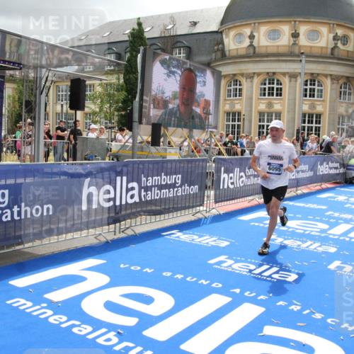 29.06.2025 - hella hamburg halbmarathon Michael Strokosch http://msf.ph/oto/8475060 29.06.2025 10:38:24 Ziel 1042, 1688, 3431, 6095, 7110, 14992, 16075, 18584, 18761 meine-sportfotos.de