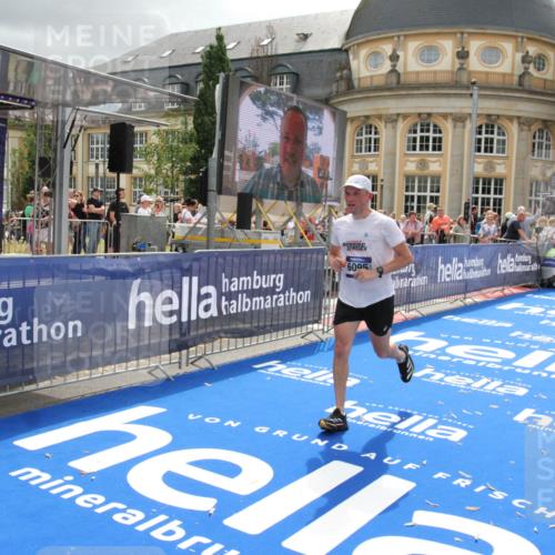 29.06.2025 - hella hamburg halbmarathon Michael Strokosch http://msf.ph/oto/8475068 29.06.2025 10:38:24 Ziel 1042, 1688, 3431, 6095, 7110, 14992, 16075, 18584, 18761 meine-sportfotos.de