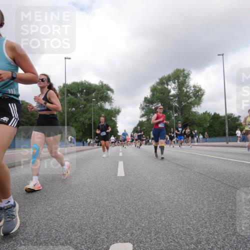 29.06.2025 - hella hamburg halbmarathon Luisa Fischer http://msf.ph/oto/8475073 29.06.2025 10:46:26 Kennedybrücke 14126, 1597, 529, 1734, 14556, 1310, 3283, 3764, 4353, 4891, 4892, 5755, 8233, 9304, 10536 meine-sportfotos.de