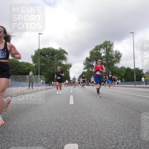29.06.2025 - hella hamburg halbmarathon Luisa Fischer http://msf.ph/oto/8475094 29.06.2025 10:46:27 Kennedybrücke 45977, 8529, 17343, 1455, 1310, 1467, 3283, 3764, 4353, 4891, 5755, 8233, 9304, 10536 meine-sportfotos.de