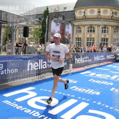 29.06.2025 - hella hamburg halbmarathon Michael Strokosch http://msf.ph/oto/8475096 29.06.2025 10:38:25 Ziel 1042, 1688, 2745, 3014, 3431, 6095, 7110, 14992, 16075, 18761 meine-sportfotos.de