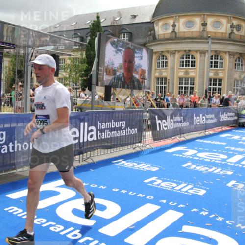 29.06.2025 - hella hamburg halbmarathon Michael Strokosch http://msf.ph/oto/8475111 29.06.2025 10:38:25 Ziel 1042, 1688, 2745, 3014, 3431, 6095, 7110, 14992, 16075, 18761 meine-sportfotos.de