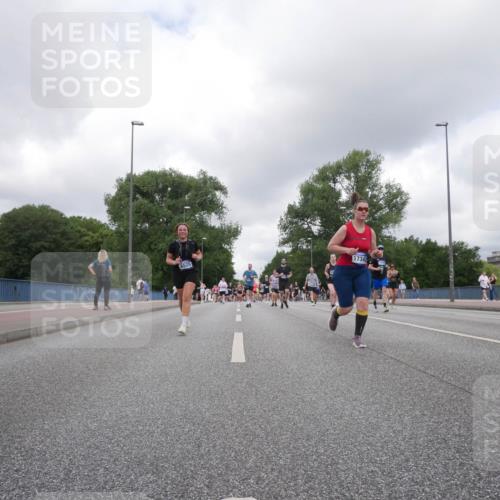 29.06.2025 - hella hamburg halbmarathon Luisa Fischer http://msf.ph/oto/8475117 29.06.2025 10:46:27 Kennedybrücke 8529, 17343, 4353, 1310, 1467, 3283, 3764, 4353, 4891, 5755, 8233, 9304, 10536 meine-sportfotos.de