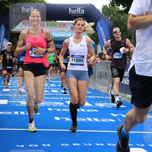 29.06.2025 - hella hamburg halbmarathon Strokosch-Dieckow http://msf.ph/oto/8475143 29.06.2025 10:46:11 Ziel 1569, 1759, 2048, 2590, 2707, 3056, 3087, 4949, 6388, 7450, 7961, 9497, 9585, 10796, 11094, 11125, 13630, 14200, 14262, 16136, 16466, 16475, 17190, 18702, 18797 meine-sportfotos.de