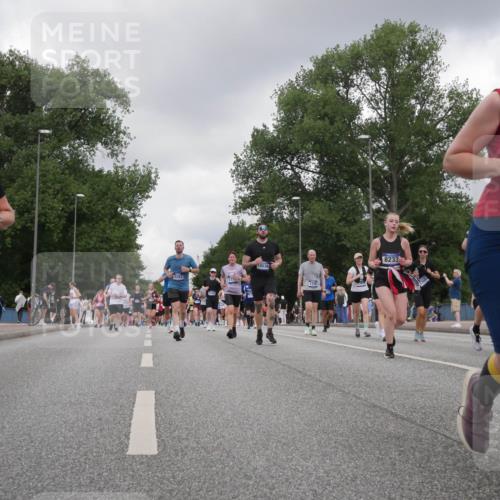 29.06.2025 - hella hamburg halbmarathon Luisa Fischer http://msf.ph/oto/8475164 29.06.2025 10:46:28 Kennedybrücke 8529, 3283, 5755, 10536, 8233, 17343, 1310, 1467, 3283, 3764, 4353, 5755, 8233, 9304, 10536 meine-sportfotos.de