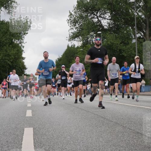 29.06.2025 - hella hamburg halbmarathon Luisa Fischer http://msf.ph/oto/8475208 29.06.2025 10:46:29 Kennedybrücke 3283, 4105, 5755, 536, 1226, 1310, 3764, 1310, 1467, 3283, 3764, 4105, 4353, 5755, 8233, 9304, 10536 meine-sportfotos.de