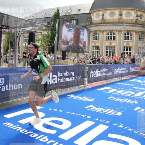 29.06.2025 - hella hamburg halbmarathon Michael Strokosch http://msf.ph/oto/8475243 29.06.2025 10:38:28 Ziel 1042, 1710, 2745, 3014, 3431, 3790, 7110, 8571, 14992, 16075, 16280, 18357, 18761 meine-sportfotos.de