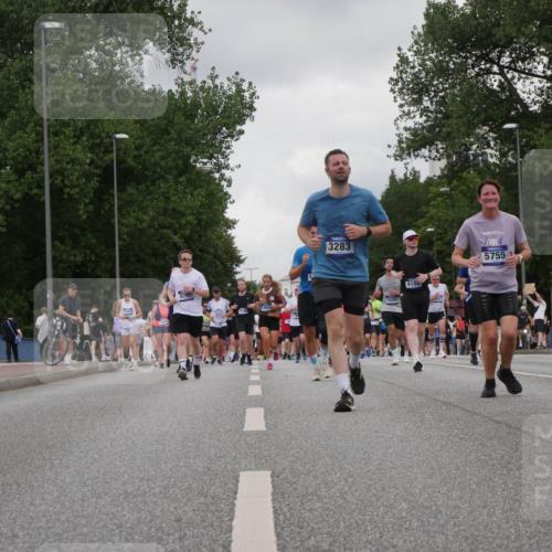 29.06.2025 - hella hamburg halbmarathon Luisa Fischer http://msf.ph/oto/8475256 29.06.2025 10:46:30 Kennedybrücke 15472, 8795, 17921, 3283, 15285, 410, 5755, 1226, 105, 1310, 1467, 3283, 3764, 4105, 4353, 5755, 8233, 10536 meine-sportfotos.de