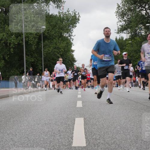 29.06.2025 - hella hamburg halbmarathon Luisa Fischer http://msf.ph/oto/8475274 29.06.2025 10:46:31 Kennedybrücke 8795, 17921, 101, 1678, 3283, 15285, 4105, 191, 5755, 122, 1310, 1467, 3283, 3764, 4105, 4353, 5755, 8233, 10536 meine-sportfotos.de