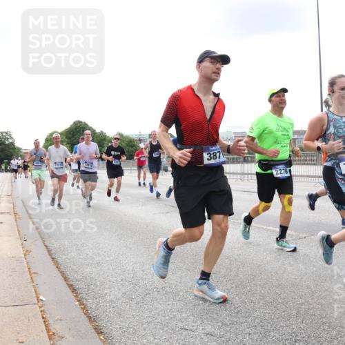 29.06.2025 - hella hamburg halbmarathon Lena Gebhardt http://msf.ph/oto/8475299 29.06.2025 10:33:13 Lombardsbrücke 18951, 5917, 12813, 12812, 387, 2276, 1324, 1078, 1237, 1324, 1732, 1764, 1995, 2038, 2054, 2085, 2276, 2838, 2959, 3341, 3391, 3422, 3708, 3753, 3812, 3871, 4030, 4096, 4164, 4445, 4555, 4650, 5110, 5180, 5581, 5917, 6040, 6773, 6861, 7387, 7705, 7982, 8170, 8595, 8839, 8891, 9034, 9143, 9258, 9289, 9471, 9542, 9591, 9592, 9750, 9768, 9780, 11229, 11260, 11713, 11756, 11826, 12039, 12423, 12424, 14305, 14743, 15951 meine-sportfotos.de