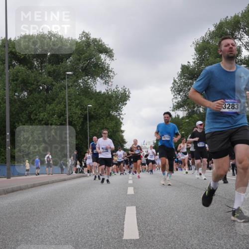 29.06.2025 - hella hamburg halbmarathon Luisa Fischer http://msf.ph/oto/8475361 29.06.2025 10:46:33 Kennedybrücke 16789, 4105, 3283, 1226, 1226, 1310, 1467, 2971, 3283, 3764, 4105, 4353, 5755, 8233, 10536 meine-sportfotos.de
