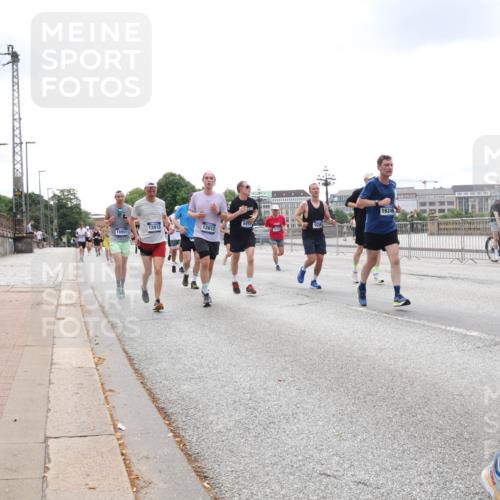 29.06.2025 - hella hamburg halbmarathon Lena Gebhardt http://msf.ph/oto/8475370 29.06.2025 10:33:14 Lombardsbrücke 5917, 12813, 12812, 928, 18951, 16246, 1078, 1237, 1324, 1732, 1764, 1995, 2038, 2054, 2085, 2276, 2838, 2959, 3341, 3391, 3422, 3708, 3753, 3812, 3871, 4030, 4096, 4164, 4445, 4555, 4650, 5110, 5180, 5581, 5917, 6040, 6773, 6861, 7705, 7982, 8170, 8595, 8839, 8891, 9034, 9143, 9258, 9289, 9471, 9542, 9591, 9592, 9750, 9768, 9780, 11229, 11260, 11713, 11756, 11826, 12039, 12423, 12424, 14305, 14743, 15951 meine-sportfotos.de