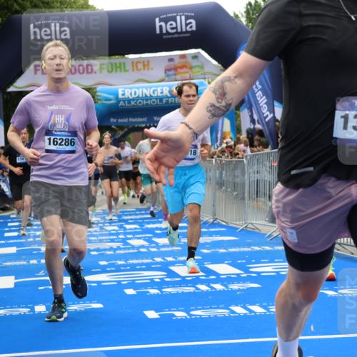 29.06.2025 - hella hamburg halbmarathon Strokosch-Dieckow http://msf.ph/oto/8475441 29.06.2025 10:47:16 Ziel 2274, 2623, 2864, 5024, 6134, 6168, 6203, 6373, 6716, 7480, 10208, 10211, 10423, 11077, 11491, 11518, 13007, 13672, 13782, 14722, 15611, 16089, 16286, 17718, 17915, 18856 meine-sportfotos.de