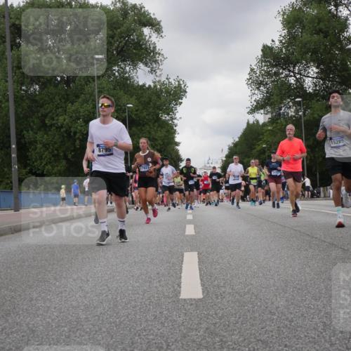 29.06.2025 - hella hamburg halbmarathon Luisa Fischer http://msf.ph/oto/8475447 29.06.2025 10:46:36 Kennedybrücke 8795, 17921, 4177, 297, 15285, 4105, 1226, 1310, 1467, 2267, 2538, 2971, 3283, 3288, 3764, 4105, 4177, 4302, 5755, 7872 meine-sportfotos.de