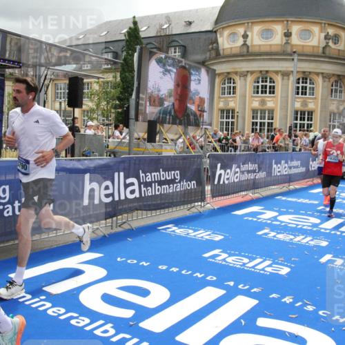 29.06.2025 - hella hamburg halbmarathon Michael Strokosch http://msf.ph/oto/8475461 29.06.2025 10:38:33 Ziel 1710, 2745, 3014, 3790, 8571, 14905, 14992, 16075, 16280, 18357 meine-sportfotos.de