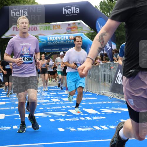 29.06.2025 - hella hamburg halbmarathon Strokosch-Dieckow http://msf.ph/oto/8475471 29.06.2025 10:47:17 Ziel 2274, 2623, 2864, 5024, 6134, 6168, 6203, 6373, 6716, 7480, 8693, 10208, 10211, 10423, 11077, 11491, 11518, 13672, 13782, 14722, 15611, 16089, 16286, 16819, 17718, 17915, 18856, 18974 meine-sportfotos.de