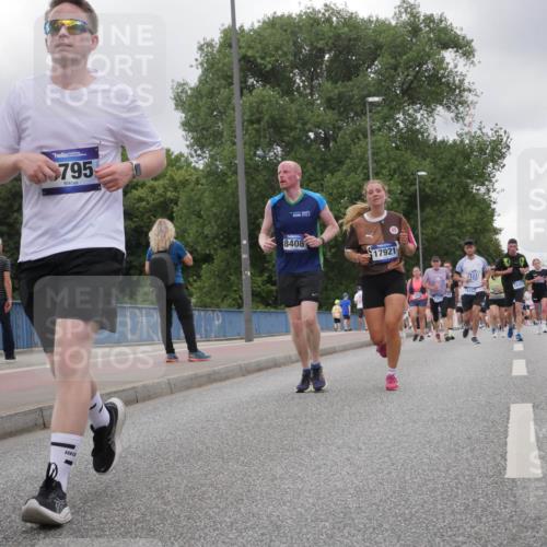 29.06.2025 - hella hamburg halbmarathon Luisa Fischer http://msf.ph/oto/8475504 29.06.2025 10:46:38 Kennedybrücke 795, 8408, 17921, 16264, 16263, 9764, 4177, 1226, 1310, 1467, 1788, 2103, 2267, 2538, 2971, 3288, 4105, 4177, 4302, 5265, 7872 meine-sportfotos.de