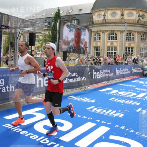 29.06.2025 - hella hamburg halbmarathon Michael Strokosch http://msf.ph/oto/8475509 29.06.2025 10:38:35 Ziel 1710, 3790, 8571, 11379, 14905, 16280, 17154, 18357 meine-sportfotos.de
