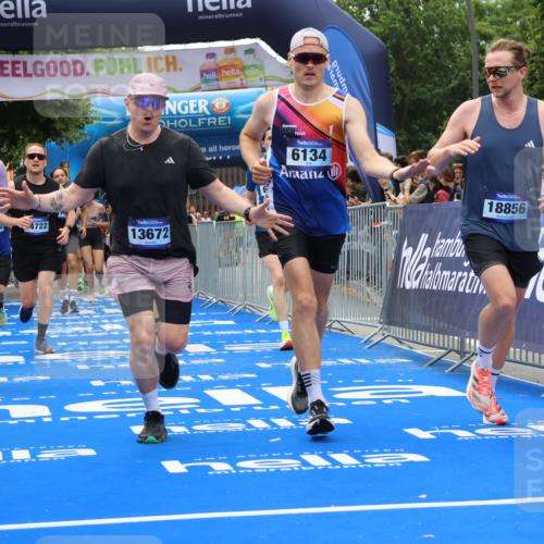 29.06.2025 - hella hamburg halbmarathon Strokosch-Dieckow http://msf.ph/oto/8475523 29.06.2025 10:47:15 Ziel 2623, 2864, 5024, 6134, 6168, 6203, 6373, 6716, 7480, 10208, 10211, 11491, 11518, 13007, 13672, 13782, 14722, 15611, 16089, 16286, 17718, 17915, 18856 meine-sportfotos.de