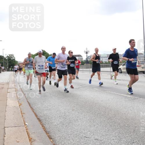 29.06.2025 - hella hamburg halbmarathon Lena Gebhardt http://msf.ph/oto/8475526 29.06.2025 10:33:14 Lombardsbrücke 18951, 12813, 1, 8595, 6246, 12812, 5917, 1078, 1237, 1324, 1732, 1764, 1995, 2038, 2054, 2085, 2276, 2838, 2959, 3341, 3391, 3422, 3708, 3753, 3812, 3871, 4030, 4096, 4164, 4445, 4555, 4650, 5110, 5180, 5581, 5917, 6040, 6773, 6861, 7705, 7982, 8170, 8595, 8839, 8891, 9034, 9143, 9258, 9289, 9471, 9542, 9591, 9592, 9750, 9768, 9780, 11229, 11260, 11713, 11756, 11826, 12039, 12423, 12424, 14305, 14743, 15951 meine-sportfotos.de