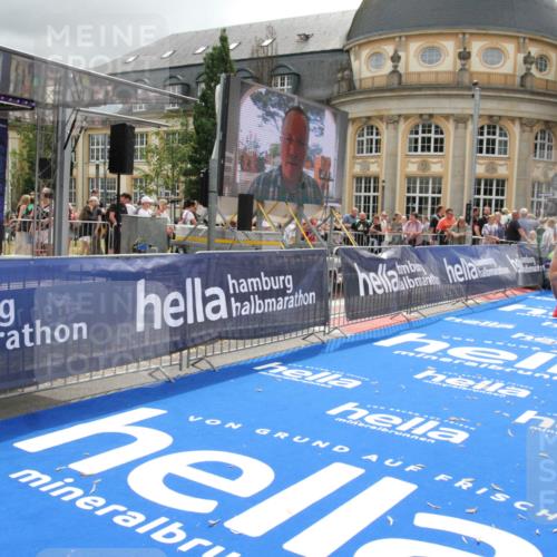 29.06.2025 - hella hamburg halbmarathon Michael Strokosch http://msf.ph/oto/8475535 29.06.2025 10:38:40 Ziel 4148, 5248, 9403, 11379, 12772, 14905, 17154, 18188 meine-sportfotos.de