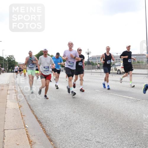 29.06.2025 - hella hamburg halbmarathon Lena Gebhardt http://msf.ph/oto/8475572 29.06.2025 10:33:15 Lombardsbrücke 1624, 928, 12812, 5917, 18951, 12813, 1078, 1237, 1324, 1732, 1764, 1995, 2038, 2054, 2085, 2276, 2838, 2959, 3341, 3391, 3422, 3708, 3753, 3812, 3871, 4030, 4096, 4164, 4445, 4555, 4650, 5110, 5180, 5581, 5917, 6040, 6773, 6861, 7705, 7982, 8170, 8595, 8839, 8891, 9034, 9143, 9258, 9289, 9471, 9542, 9591, 9592, 9750, 9768, 9780, 11229, 11260, 11713, 11756, 11826, 12039, 12423, 12424, 14305, 14743, 15951 meine-sportfotos.de