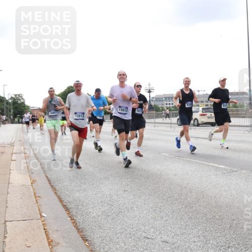 29.06.2025 - hella hamburg halbmarathon Lena Gebhardt http://msf.ph/oto/8475623 29.06.2025 10:33:15 Lombardsbrücke 18951, 12813, 14085, 1624, 928, 12812, 5917, 1078, 1237, 1324, 1732, 1764, 1995, 2038, 2054, 2085, 2276, 2838, 2959, 3341, 3391, 3422, 3708, 3753, 3812, 3871, 4030, 4096, 4164, 4445, 4555, 4650, 5110, 5180, 5581, 5917, 6040, 6773, 6861, 7705, 7982, 8170, 8595, 8839, 8891, 9034, 9143, 9258, 9289, 9471, 9542, 9591, 9592, 9750, 9768, 9780, 11229, 11260, 11713, 11756, 11826, 12039, 12423, 12424, 14305, 14743, 15951 meine-sportfotos.de