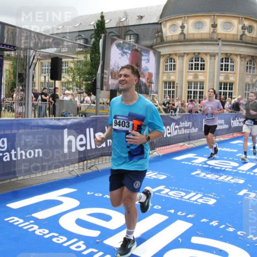 29.06.2025 - hella hamburg halbmarathon Michael Strokosch http://msf.ph/oto/8475643 29.06.2025 10:38:45 Ziel 2296, 2719, 4148, 5248, 6684, 8450, 9403, 11281, 11282, 12772, 13800, 15372, 18188, 19004 meine-sportfotos.de