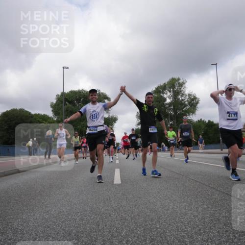 29.06.2025 - hella hamburg halbmarathon Luisa Fischer http://msf.ph/oto/8475686 29.06.2025 10:46:44 Kennedybrücke 16264, 16263, 15472, 4302, 4177, 124855, 1226, 1788, 2103, 2158, 2267, 2538, 2971, 3288, 3518, 4177, 4302, 5265, 5370, 7461, 7872, 8135, 8991, 9976, 10083, 10200 meine-sportfotos.de