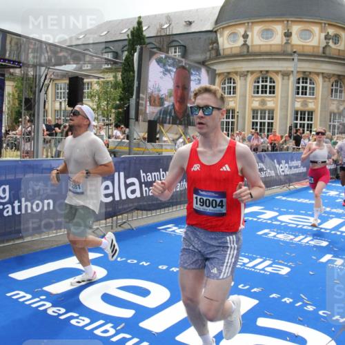 29.06.2025 - hella hamburg halbmarathon Michael Strokosch http://msf.ph/oto/8475743 29.06.2025 10:38:48 Ziel 2296, 2719, 4148, 5248, 6684, 8450, 9264, 9540, 10218, 11055, 11281, 11282, 12772, 13755, 13800, 14093, 15372, 18188, 19004 meine-sportfotos.de