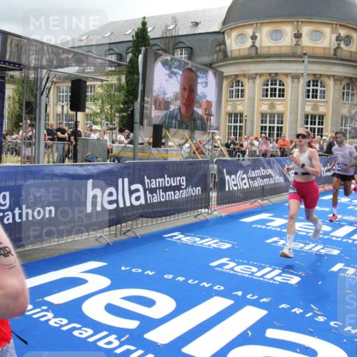 29.06.2025 - hella hamburg halbmarathon Michael Strokosch http://msf.ph/oto/8475758 29.06.2025 10:38:49 Ziel 2296, 2719, 4148, 5248, 6684, 8450, 9264, 9540, 10218, 11055, 11281, 11282, 12772, 13755, 13800, 14093, 15372, 18188, 19004 meine-sportfotos.de