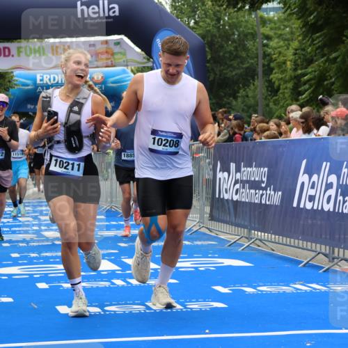 29.06.2025 - hella hamburg halbmarathon Strokosch-Dieckow http://msf.ph/oto/8475867 29.06.2025 10:47:13 Ziel 2623, 2864, 4093, 5024, 6134, 6168, 6203, 6373, 6716, 7480, 7908, 10208, 10211, 11518, 12579, 13007, 13672, 13782, 14722, 15611, 15684, 16286, 17718, 17915, 18856 meine-sportfotos.de