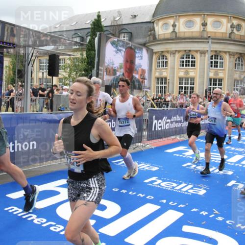 29.06.2025 - hella hamburg halbmarathon Michael Strokosch http://msf.ph/oto/8475919 29.06.2025 10:38:52 Ziel 2296, 2719, 3783, 6684, 9264, 9540, 10218, 11055, 11282, 13755, 13800, 14093, 15257, 15372, 17722 meine-sportfotos.de