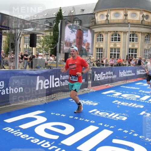 29.06.2025 - hella hamburg halbmarathon Michael Strokosch http://msf.ph/oto/8476018 29.06.2025 10:38:54 Ziel 2296, 2719, 2980, 3783, 8958, 9264, 9540, 10218, 11055, 13755, 13800, 14093, 15257, 15372, 17722 meine-sportfotos.de