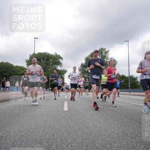 29.06.2025 - hella hamburg halbmarathon Luisa Fischer http://msf.ph/oto/8476024 29.06.2025 10:46:53 Kennedybrücke 5967, 41, 19043, 9639, 9976, 1020, 8135, 2158, 5168, 1878, 2158, 2361, 5370, 5720, 6012, 7461, 8135, 8991, 9831, 9976, 10083, 10200, 10202 meine-sportfotos.de