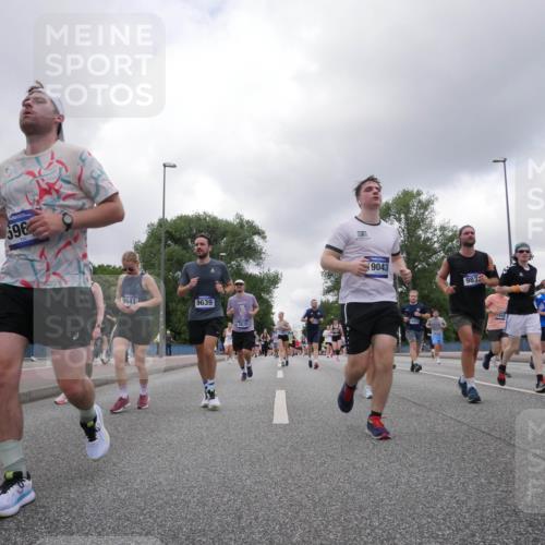 29.06.2025 - hella hamburg halbmarathon Luisa Fischer http://msf.ph/oto/8476051 29.06.2025 10:46:55 Kennedybrücke 596, 9641, 9639, 3638, 9043, 983, 14474, 1816, 1878, 2158, 2361, 5370, 5720, 6012, 7205, 7461, 8135, 9831, 9976, 10083, 10200, 10202 meine-sportfotos.de