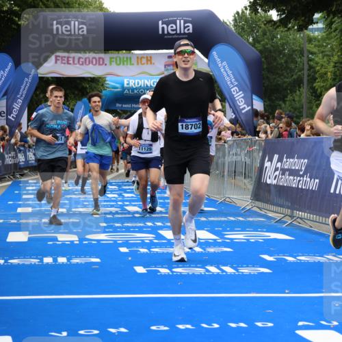 29.06.2025 - hella hamburg halbmarathon Strokosch-Dieckow http://msf.ph/oto/8476068 29.06.2025 10:46:07 Ziel 1569, 1759, 2048, 2590, 2707, 3087, 4949, 5648, 6388, 6460, 7450, 7961, 8269, 9585, 10796, 11094, 11125, 11936, 12269, 13630, 14804, 16136, 16466, 16475, 17190, 18081, 18702, 18797 meine-sportfotos.de