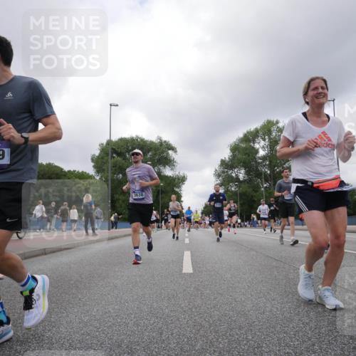29.06.2025 - hella hamburg halbmarathon Luisa Fischer http://msf.ph/oto/8476087 29.06.2025 10:46:56 Kennedybrücke 9639, 6, 3638, 10202, 5720, 1816, 1878, 2158, 2361, 5370, 5720, 6012, 7205, 8135, 9831, 9976, 10083, 10200, 10202 meine-sportfotos.de