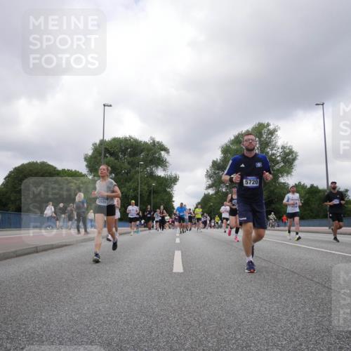 29.06.2025 - hella hamburg halbmarathon Luisa Fischer http://msf.ph/oto/8476118 29.06.2025 10:46:58 Kennedybrücke 15509, 5720, 1816, 1878, 2361, 5720, 6012, 6096, 7205, 9831, 10202 meine-sportfotos.de